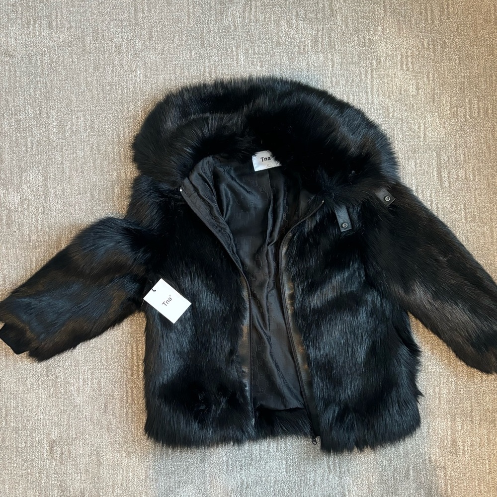 *nwt* Aritzia faux fur coat.